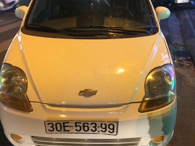 Cần bán Chevrolet Spark sản xuất năm 2010, màu trắng còn mới