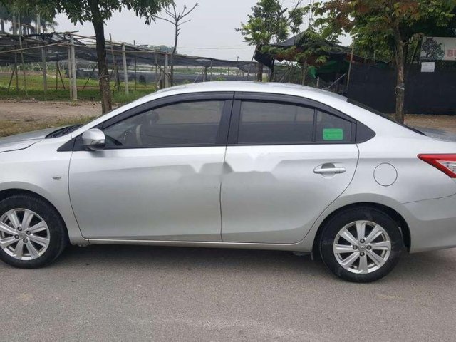 Chính chủ bán Toyota Vios J đời 2015, màu bạc, giá 365tr0