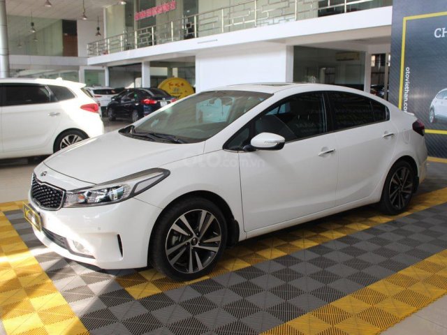 Cần bán Kia Cerato 1.6AT 2017, màu trắng0