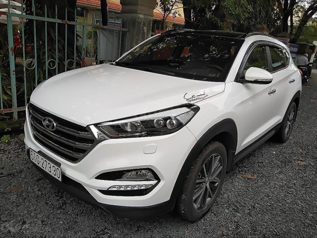 Cần bán Hyundai Tucson đời 2017, màu trắng, nhập khẩu  0