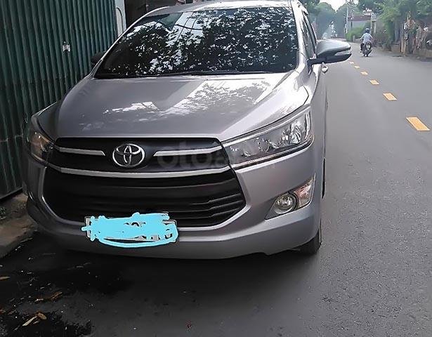 Cần bán Toyota Innova đời 2016, màu bạc xe gia đình