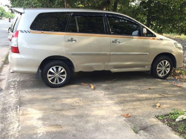 Bán xe Toyota Innova 2016, màu bạc, giá cạnh tranh