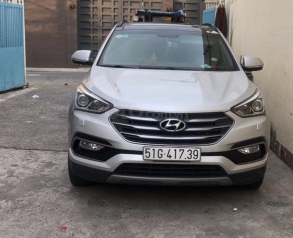 Cần bán xe Hyundai Santa Fe 2017, màu bạc chính chủ