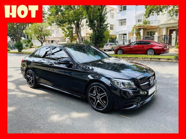 Bán xe Mercedes C300 AMG 2019 bảo hành chính hãng đến 2022, trả trước 700 triệu nhận xe ngay