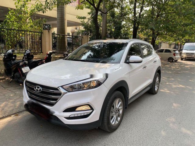 Cần bán lại xe Hyundai Tucson đời 2018, màu trắng, giá chỉ 810 triệu0