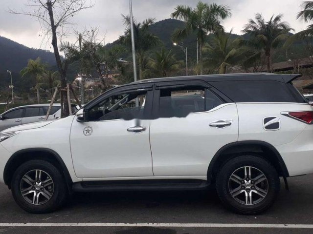 Cần bán xe Toyota Fortuner năm sản xuất 2017, hai màu, nhập khẩu