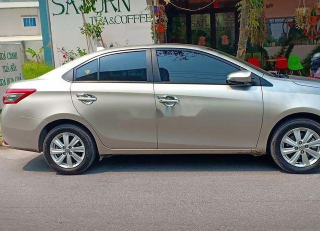 Cần bán gấp Toyota Vios đời 2018, màu vàng, giá 460tr0