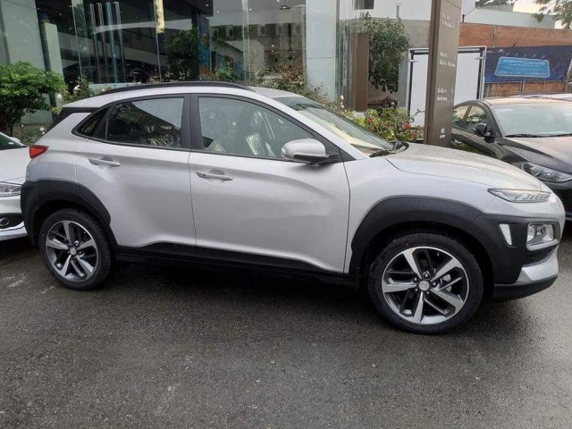 Bán xe Hyundai Kona 2019, màu bạc, 606tr