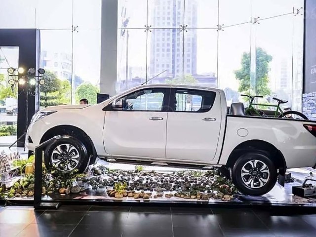 Bán Mazda BT 50 Deluxe năm 2019, màu trắng, xe nhập