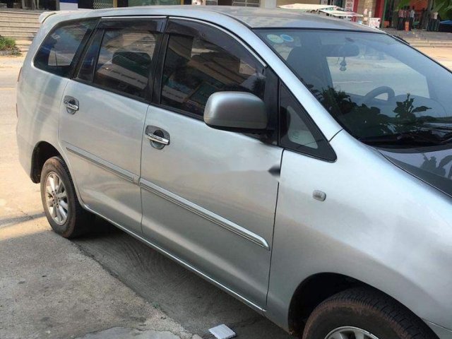 Gia đình bán xe Toyota Innova 2013, màu bạc