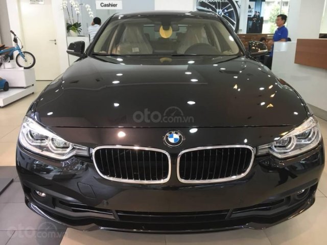 Ưu đãi 16% giá xe BMW 320i - xe có sẵn - giao xe ngay0