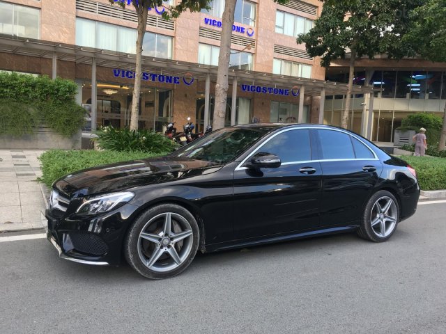 Bán Mercedes Benz C300 AMG, 2016, màu đen, đi 24.500km0