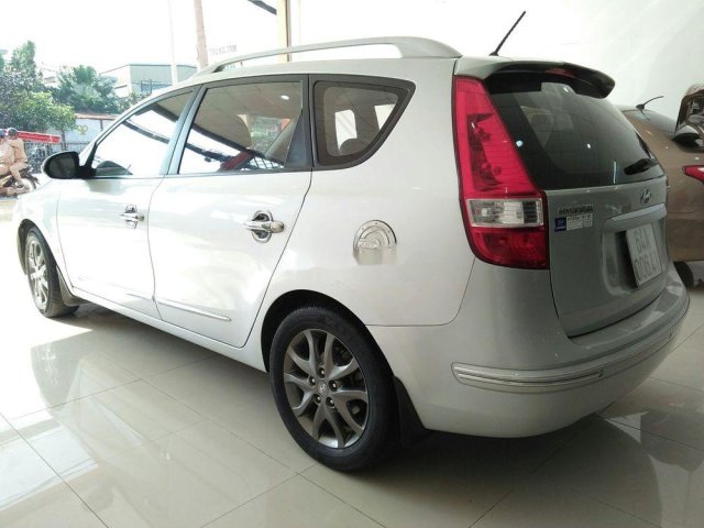 Bán ô tô Hyundai i30 năm 2010, màu trắng0