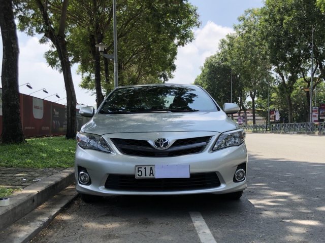 Cần bán Toyota Corolla Altis 2.0 V sản xuất năm 2011, màu bạc, giá cạnh tranh0