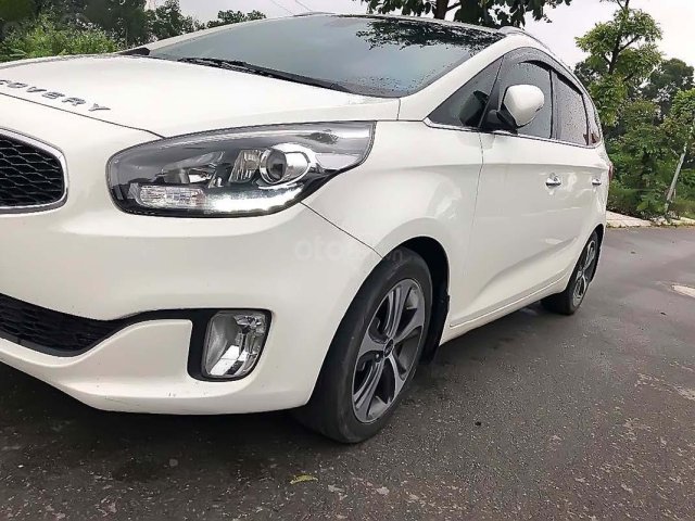 Bán xe Kia Rondo đời 2015, màu trắng còn mới