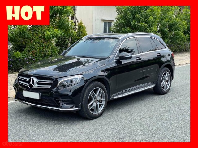 Bán xe Mercedes GLC300 2018 màu đen bản mới nhất có Apple Carplay, trả trước 750 triệu nhận xe ngay