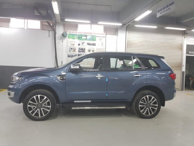 Bán Ford Everest Titanium - 4x2 đời 2019, màu xanh lam, giao ngay, hỗ trợ trả góp đến 80%0