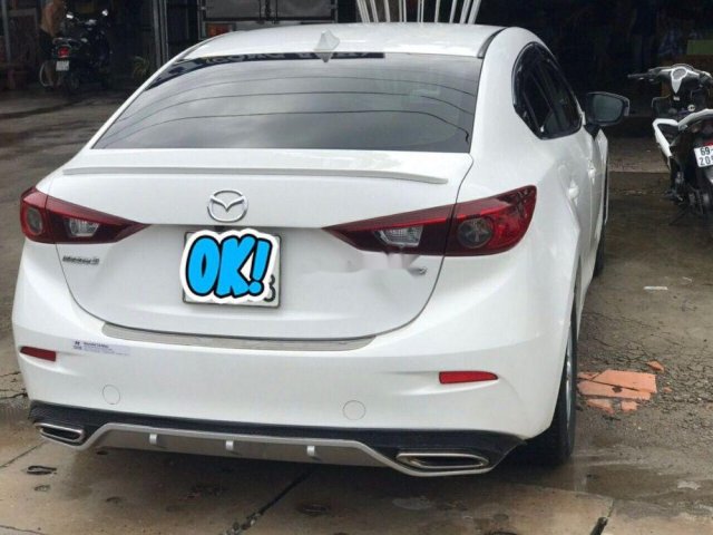 Bán Mazda 3 đời 2017, màu trắng còn mới, giá tốt0