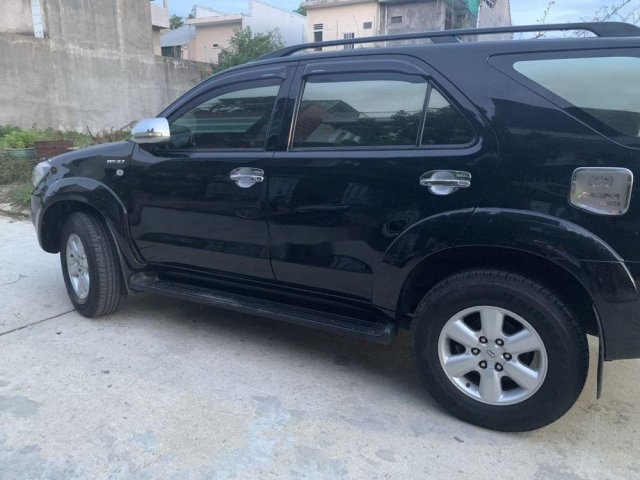 Gia đình bán Toyota Fortuner sản xuất 2009, ĐK 2010 màu đen