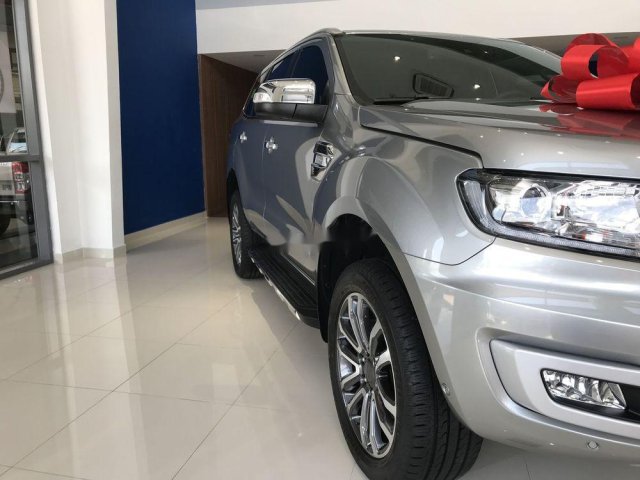 Bán Ford Everest đời 2019, màu bạc, nhập khẩu