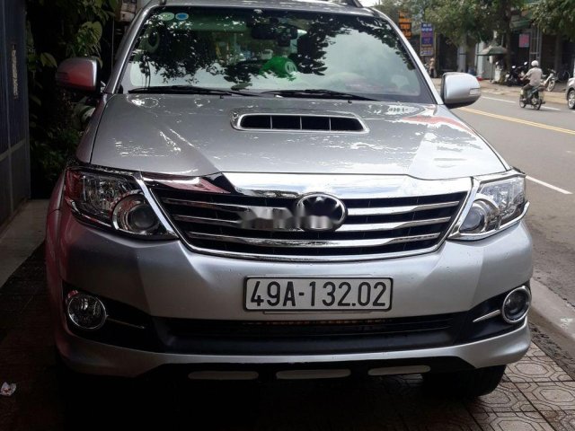 Bán xe Toyota Fortuner đời 2016, màu bạc số sàn