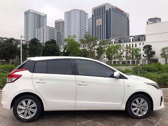 Cần bán gấp Toyota Yaris năm sản xuất 2016, màu trắng, nhập khẩu nguyên chiếc0