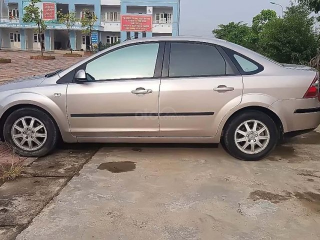 Bán Ford Focus 1.6 MT 2005, màu hồng, chính chủ  0