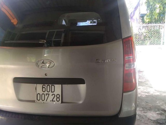 Bán ô tô Hyundai Starex đời 2011, màu bạc, xe nhập số sàn