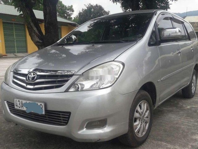 Cần bán xe Toyota Innova năm 2009, màu bạc xe gia đình, 400tr0