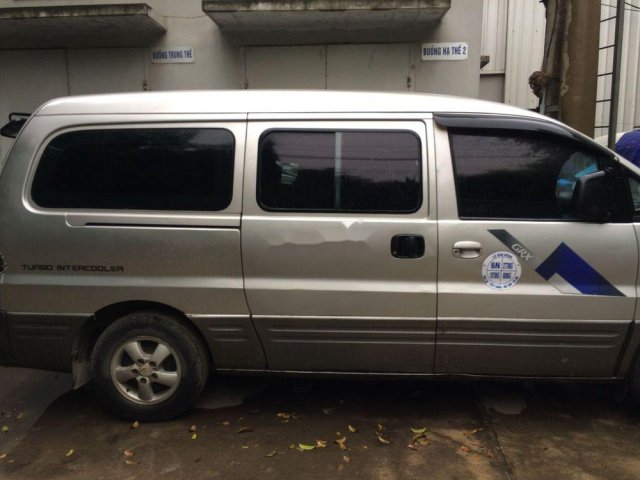 Bán xe Hyundai Starex sản xuất 2010, màu vàng cát, nhập khẩu