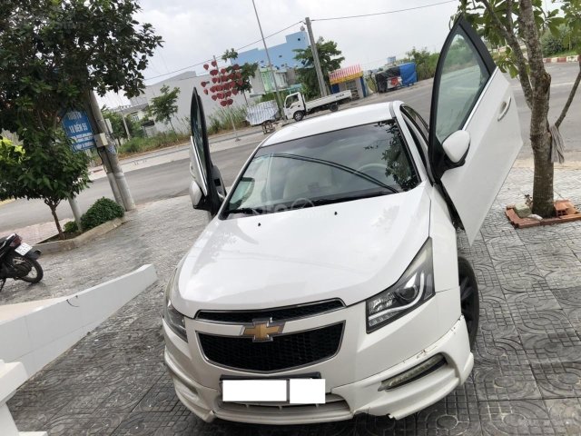 Bán ô tô Chevrolet Cruze đời 2015, màu trắng, số sàn 1.6LS0