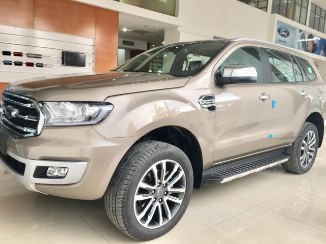 Bán Ford Everest 2019 giảm 45tr tiền mặt, combo phụ kiện nệm da 70%, phim 3M, camera hành trình, thảm 5D, che mưa0