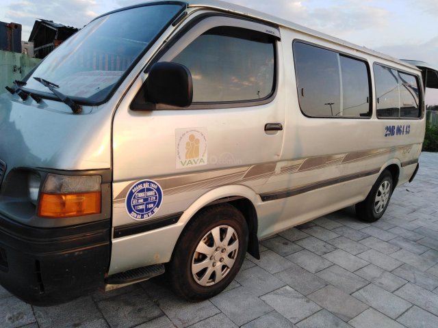 Bán Toyota Hiace đời 2000, màu bạc, giá 75tr