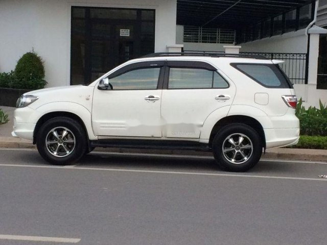 Cần bán gấp Toyota Fortuner 2012, màu trắng chính chủ, 595 triệu0