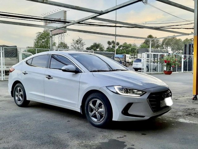 Hãng bán Elantra 1.6MT 2018, màu trắng, đúng chất, biển SG, giá TL, hỗ trợ trả góp0