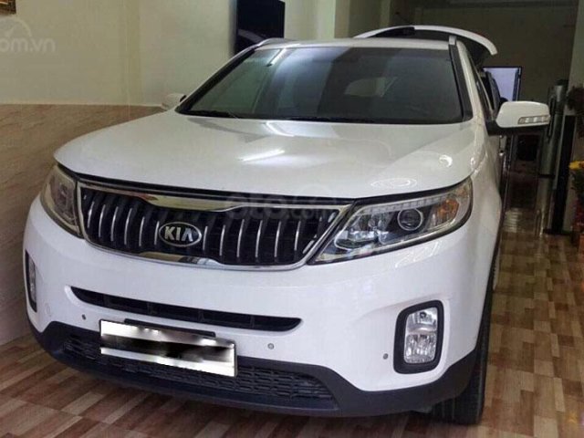 Cần bán gấp Kia Sorento sản xuất 2017, màu trắng giá cạnh tranh0