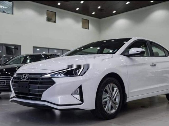 Bán ô tô Hyundai Elantra đời 2019, màu trắng0