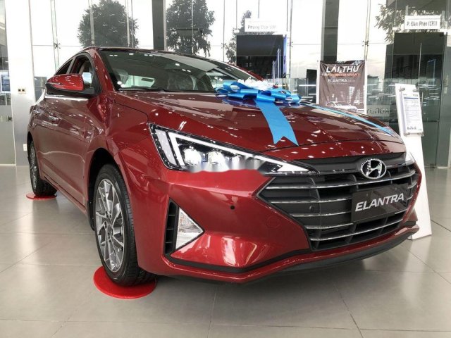 Bán xe Hyundai Elantra năm sản xuất 2019, màu đỏ giá cạnh tranh