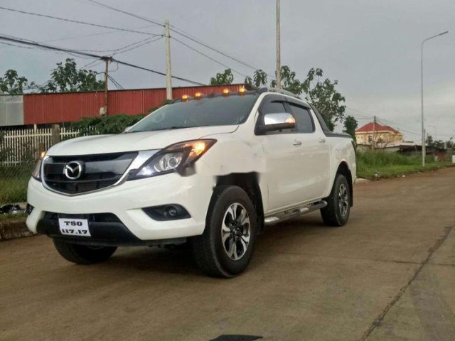 Bán Mazda BT 50 đời 2017, màu trắng, nhập khẩu nguyên chiếc