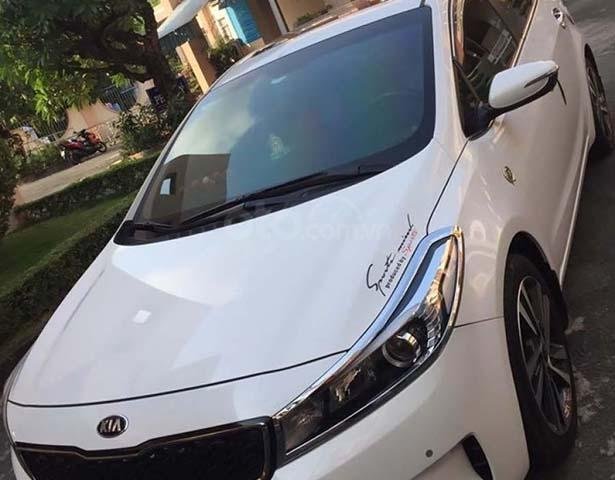 Cần bán xe Kia Cerato 2.0 AT năm 2018, màu trắng0