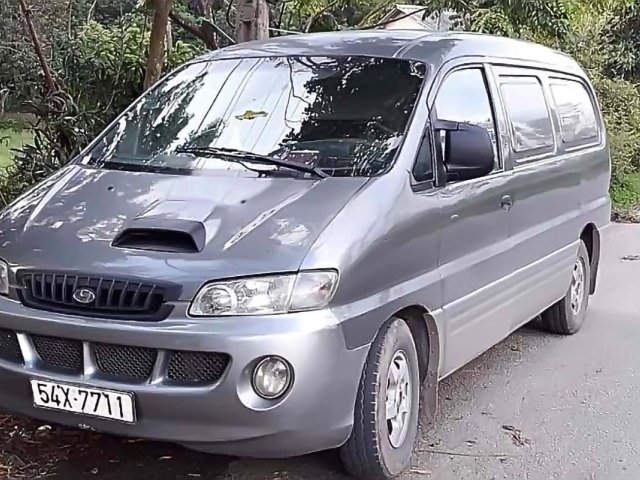 Bán Hyundai Starex năm sản xuất 2001, màu bạc, xe nhập 