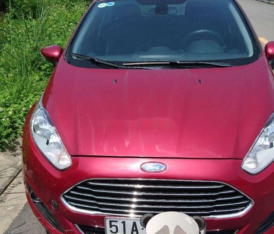 Cần bán xe Ford Fiesta sản xuất năm 2014, màu đỏ, nhập khẩu nguyên chiếc còn mới, 355tr