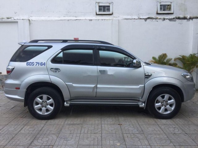 Cần bán xe Toyota Fortuner 2010, giá tốt