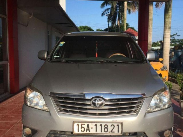 Bán Toyota Innova đời 2013, màu bạc