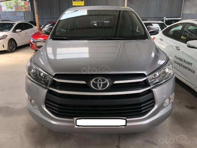 Cần bán xe Toyota Innova E đời 2017, màu bạc, form mới, có cân bằng điện tử giá cạnh tranh0