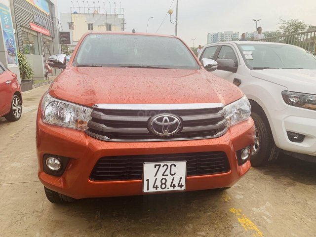 Toyota Hilux 2.4E 2017 chạy lướt, hỗ trợ vay 75%