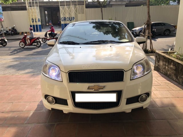 Bán xe Chevrolet Aveo năm sản xuất 2014, màu trắng số sàn, giá 290tr0