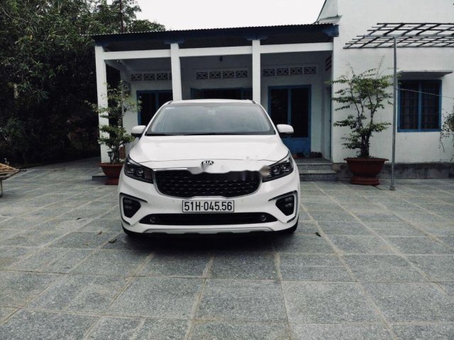 Cần bán xe Kia Sedona năm sản xuất 2019, màu trắng ít sử dụng0