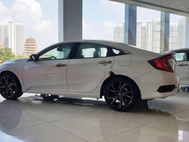 Bán ô tô Honda Civic sản xuất năm 2019, màu trắng, nhập khẩu, giá tốt0