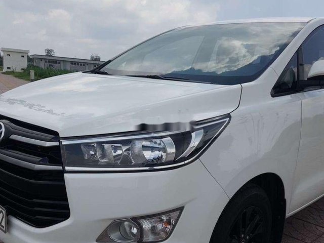 Bán Toyota Innova 2.0E năm sản xuất 2017, màu trắng  